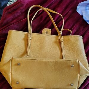 Women's Yellow Urban Expressions Purse. With Change Purse. Very Nice Condition.